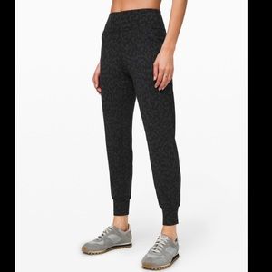 LULULEMON ALIGN JOGGER *28" - size 4